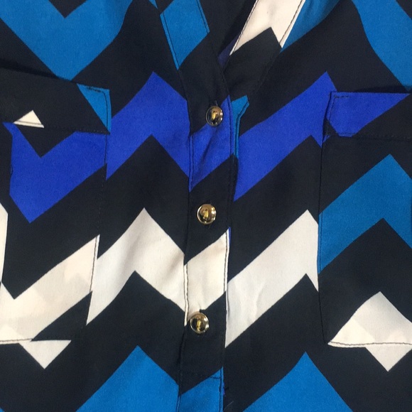 CHARLOTTE RUSSE Cool Bold Statement Chevron Print Long Sleeve 2 Pocket Top - Picture 14 of 15